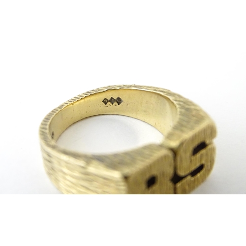 726 - A 9ct gold ring formed as the initials 'BS'. Ring size approx. N 1/2  (14g)