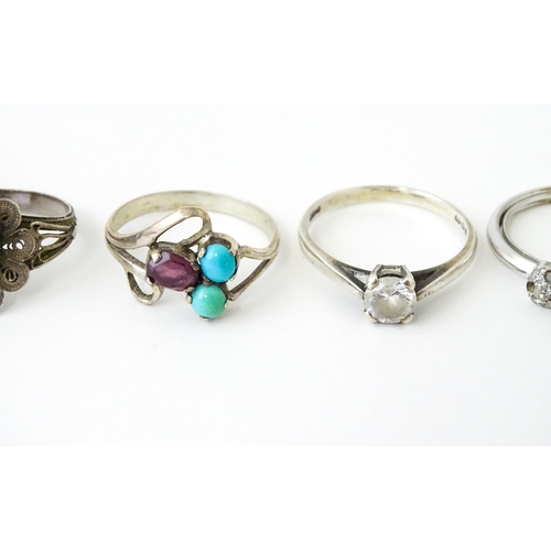 729 - A quantity of assorted jewellery to include rings, brooch, etc.