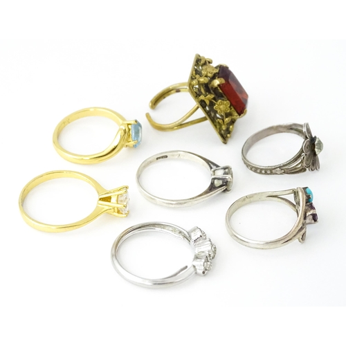 729 - A quantity of assorted jewellery to include rings, brooch, etc.