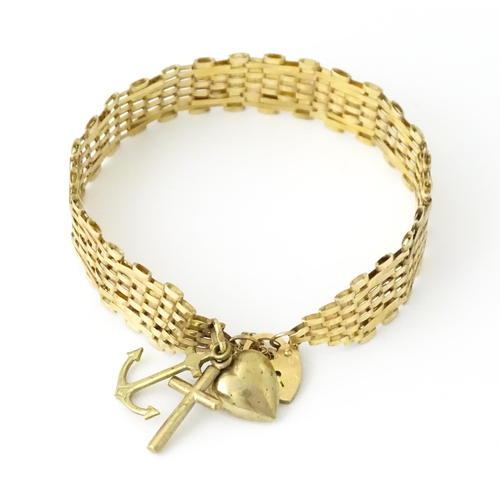 736 - A 9ct gold bracelet with padlock formed clasp. Approx 7