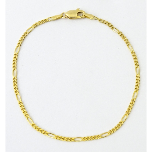 737 - A 14ct gold chain bracelet. Approx. 7