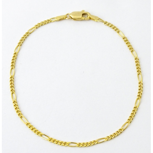 737 - A 14ct gold chain bracelet. Approx. 7