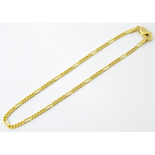 737 - A 14ct gold chain bracelet. Approx. 7