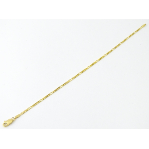 737 - A 14ct gold chain bracelet. Approx. 7