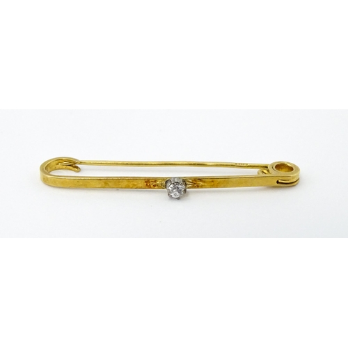 748 - An 18ct gold bar brooch set with diamond. Approx. 1 1/2