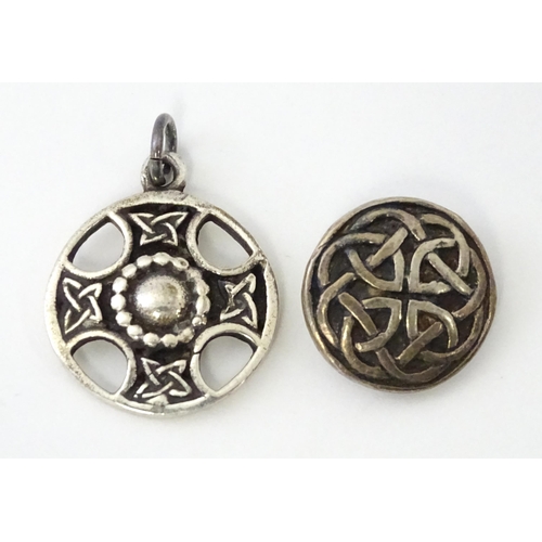 751 - An Iona silver pendant of Celtic cross style detail, maker John Hart Iona Silver. Approx. 3/4