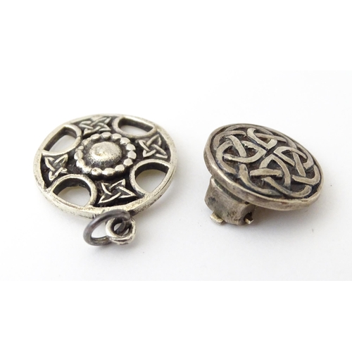 751 - An Iona silver pendant of Celtic cross style detail, maker John Hart Iona Silver. Approx. 3/4