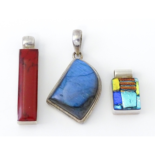 752 - Three 20thC Modernist silver pendants, one set with labradorite, another with red hardstone detail, ... 