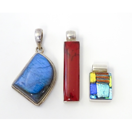 752 - Three 20thC Modernist silver pendants, one set with labradorite, another with red hardstone detail, ... 