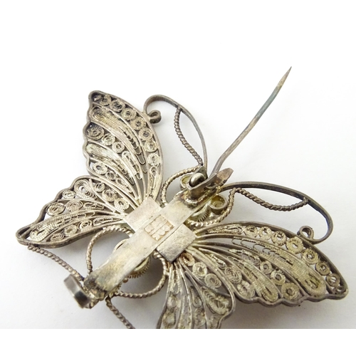 776 - A quantity of assorted vintage brooches to include one formed as a Continental silver butterfly with... 