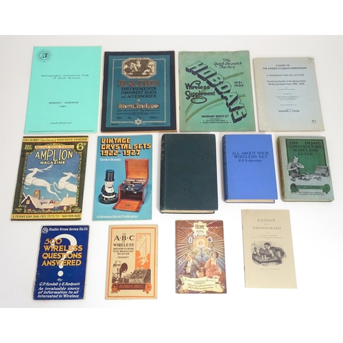 1952 - Books : A quantity of early to mid 20thC wireless / radio books, magazines and catalogues, to includ... 