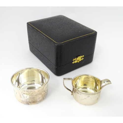 550 - A cased silver sugar bowl and milk jug hallmarked Birmingham 1924, maker George Unite & Sons. Bowl a... 