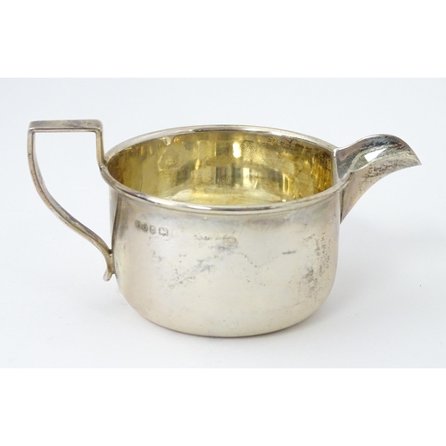 550 - A cased silver sugar bowl and milk jug hallmarked Birmingham 1924, maker George Unite & Sons. Bowl a... 