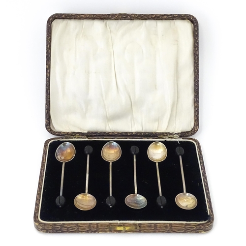 564 - A cased set of six silver coffee spoons with coffee bean finials, hallmarked Birmingham1924, maker W... 