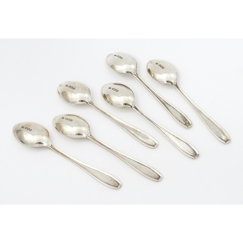 565 - A cased set of six silver teaspoons, hallmarked Sheffield 1937, maker Viner's Ltd. Spoons approx. 4 ... 