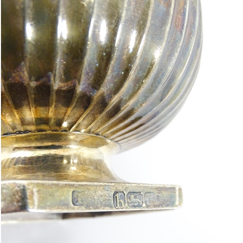 262 - A George III silver pedestal bowl with fluted decoration. Hallmarked London 1783. Approx 4 1/2