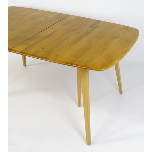 1633 - Vintage / Retro: An elm Ercol extending dining table raised on five tapering splayed legs. 60