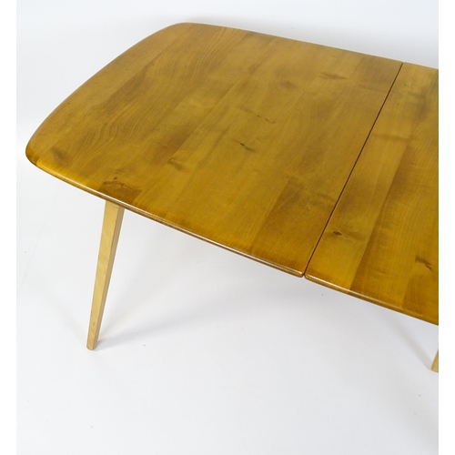 1633 - Vintage / Retro: An elm Ercol extending dining table raised on five tapering splayed legs. 60