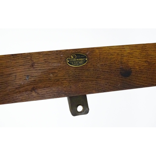 1639 - An early 20thC oak Clifford Milburn adjustable easel. Bearing plaque. 'Clifford Milburn, Commercial ... 