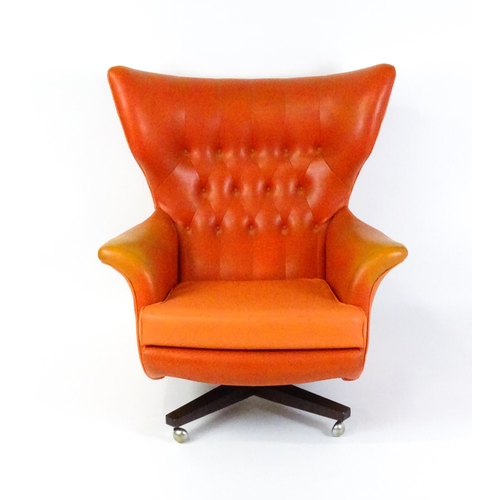 1635 - Vintage / Retro: A G-plan 'Blofeld, model 6250' swivel chair with a deep buttoned backrest above a f... 