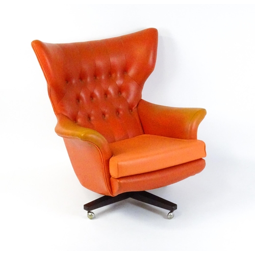 1635 - Vintage / Retro: A G-plan 'Blofeld, model 6250' swivel chair with a deep buttoned backrest above a f... 