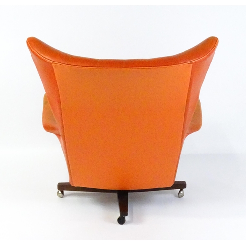 1635 - Vintage / Retro: A G-plan 'Blofeld, model 6250' swivel chair with a deep buttoned backrest above a f... 