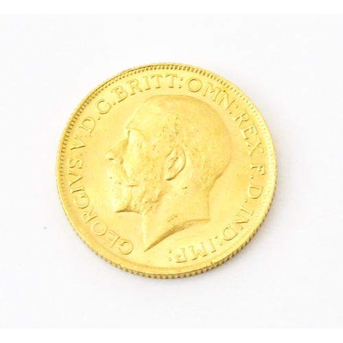 807 - Coin : A George V 1927 gold sovereign