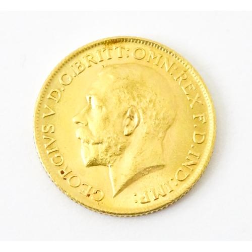 810 - Coin : A George V 1913 gold sovereign