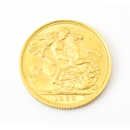 811 - Coin : An Elizabeth II 1958 gold sovereign