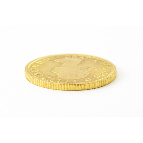 811 - Coin : An Elizabeth II 1958 gold sovereign