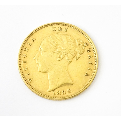 813 - Coin : A Victoria 1885 gold half sovereign