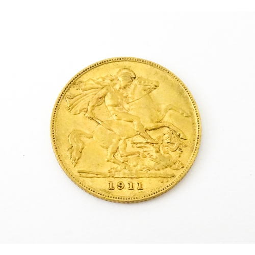 816 - Coin : A George V 1911 gold half sovereign