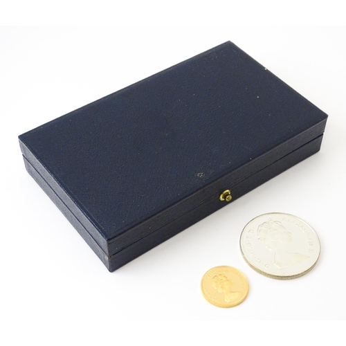 821 - Collector's Coins : a 1981 Royal Mint two-coin commemorative set, comprising a proof gold  sovereign... 