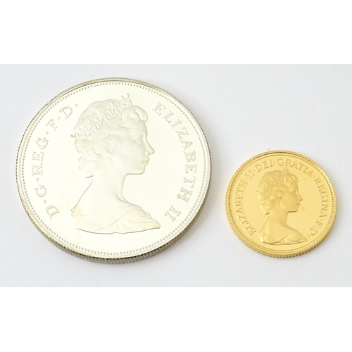 821 - Collector's Coins : a 1981 Royal Mint two-coin commemorative set, comprising a proof gold  sovereign... 