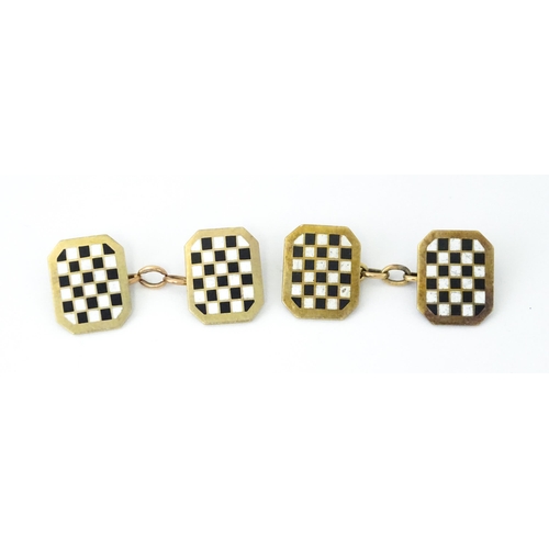 784 - A pair of 9ct gold cufflinks with checkerboard enamel detail