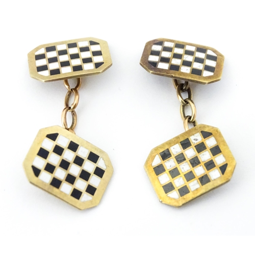 784 - A pair of 9ct gold cufflinks with checkerboard enamel detail