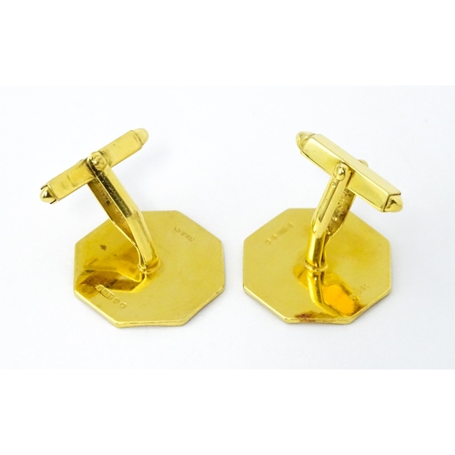 785 - A pair of 9ct gold cufflinks