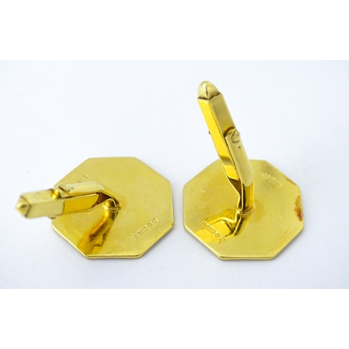 785 - A pair of 9ct gold cufflinks