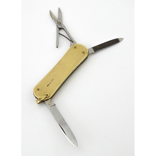 786 - A 9ct gold penknife hallmarked Birmingham 1960, maker Cohen & Charles. Approx. 2 1/2