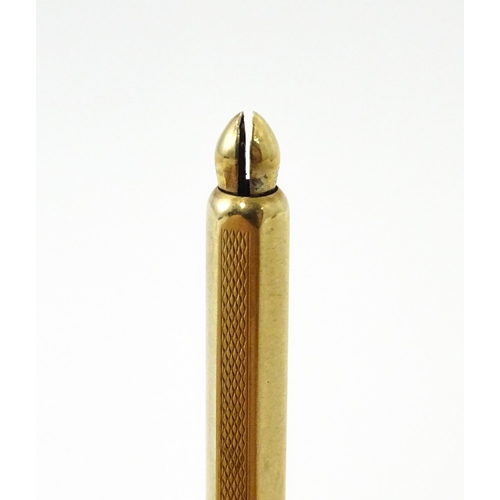 787 - A 9ct gold toothpick holder with engine turned decoration. Together with 9ct chain sections. Holder ... 