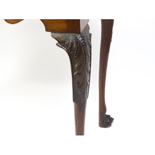 1450 - A late 18th / early 19thC Irish card table of mahogany construction. The table having a hinged top a... 