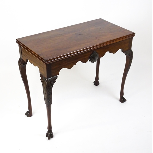 1450 - A late 18th / early 19thC Irish card table of mahogany construction. The table having a hinged top a... 