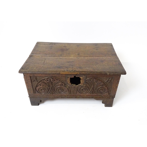 1093 - A late 17thC oak bible box with carved detail to front. Approx. 9 3/4