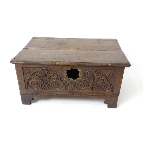 1093 - A late 17thC oak bible box with carved detail to front. Approx. 9 3/4