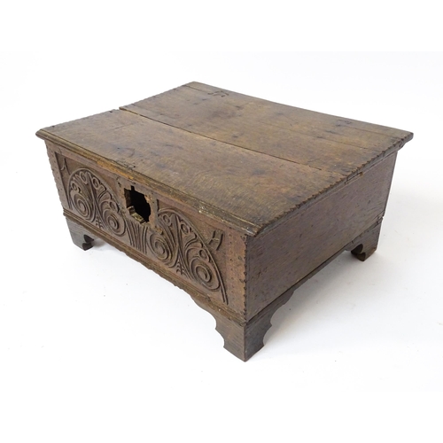 1093 - A late 17thC oak bible box with carved detail to front. Approx. 9 3/4