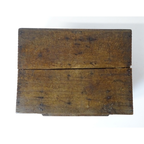 1093 - A late 17thC oak bible box with carved detail to front. Approx. 9 3/4