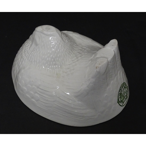 1106 - An early 20thC Green's Newstyle Jellies jelly / blancmange mould modelled as a nesting chicken. Appr... 