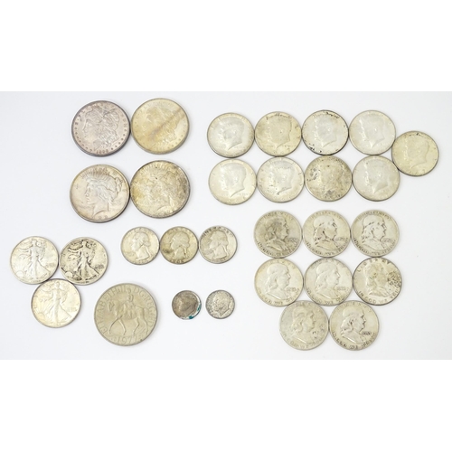 824 - A quantity of assorted United States of America coins, various dates and denominations, to include h... 