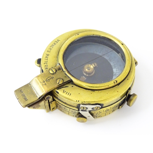 827 - Militaria : a Verner's Pattern VIII pocket compass by W. Watson & Sons London , stamped to the base ... 