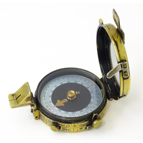 827 - Militaria : a Verner's Pattern VIII pocket compass by W. Watson & Sons London , stamped to the base ... 